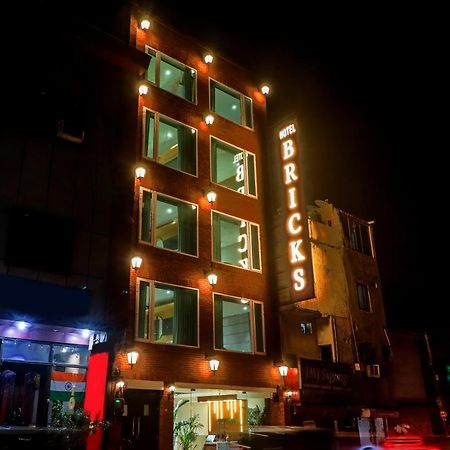 Hotel Bricks, Karol Bagh, New Delhi Buitenkant foto