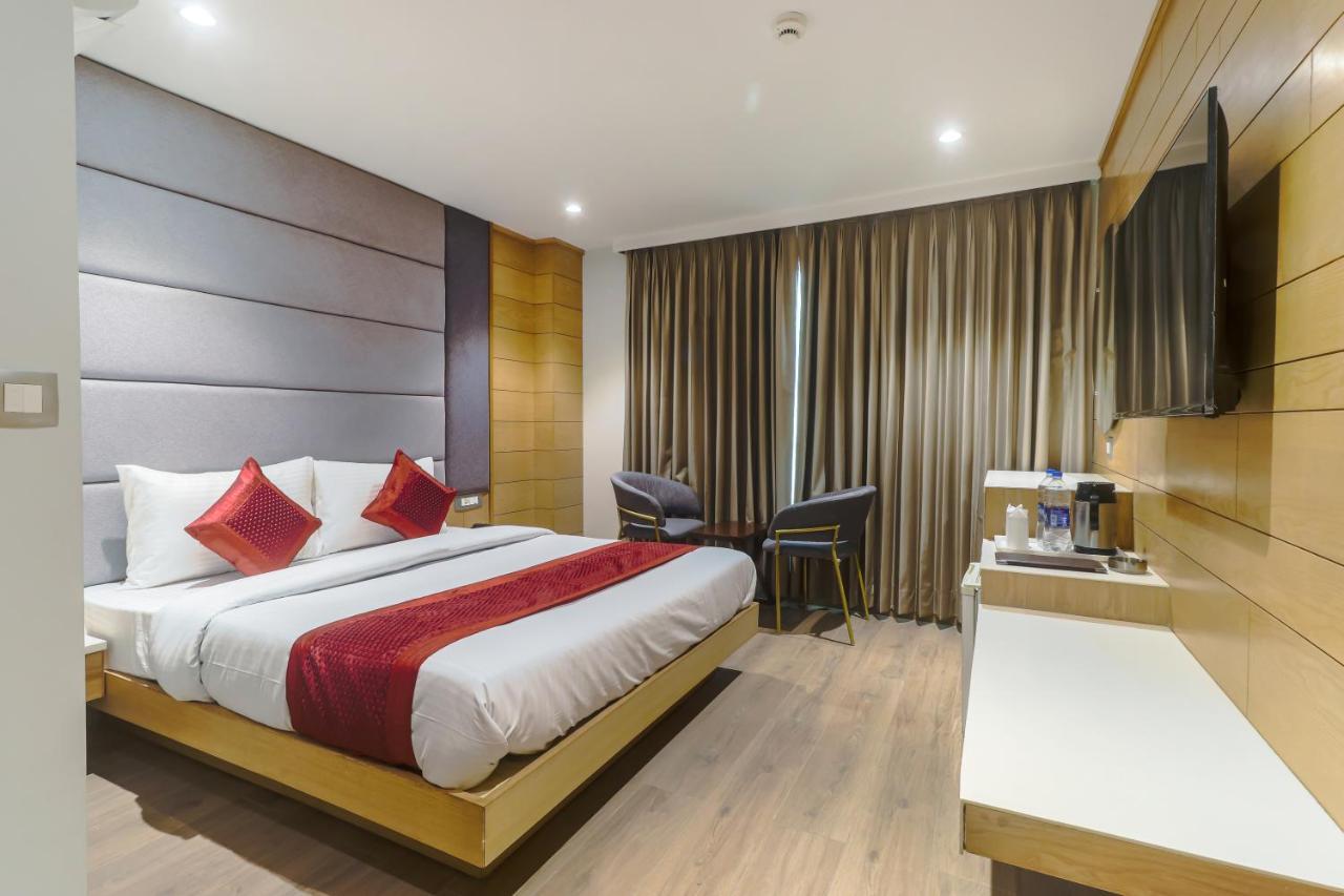 Hotel Bricks, Karol Bagh, New Delhi Buitenkant foto