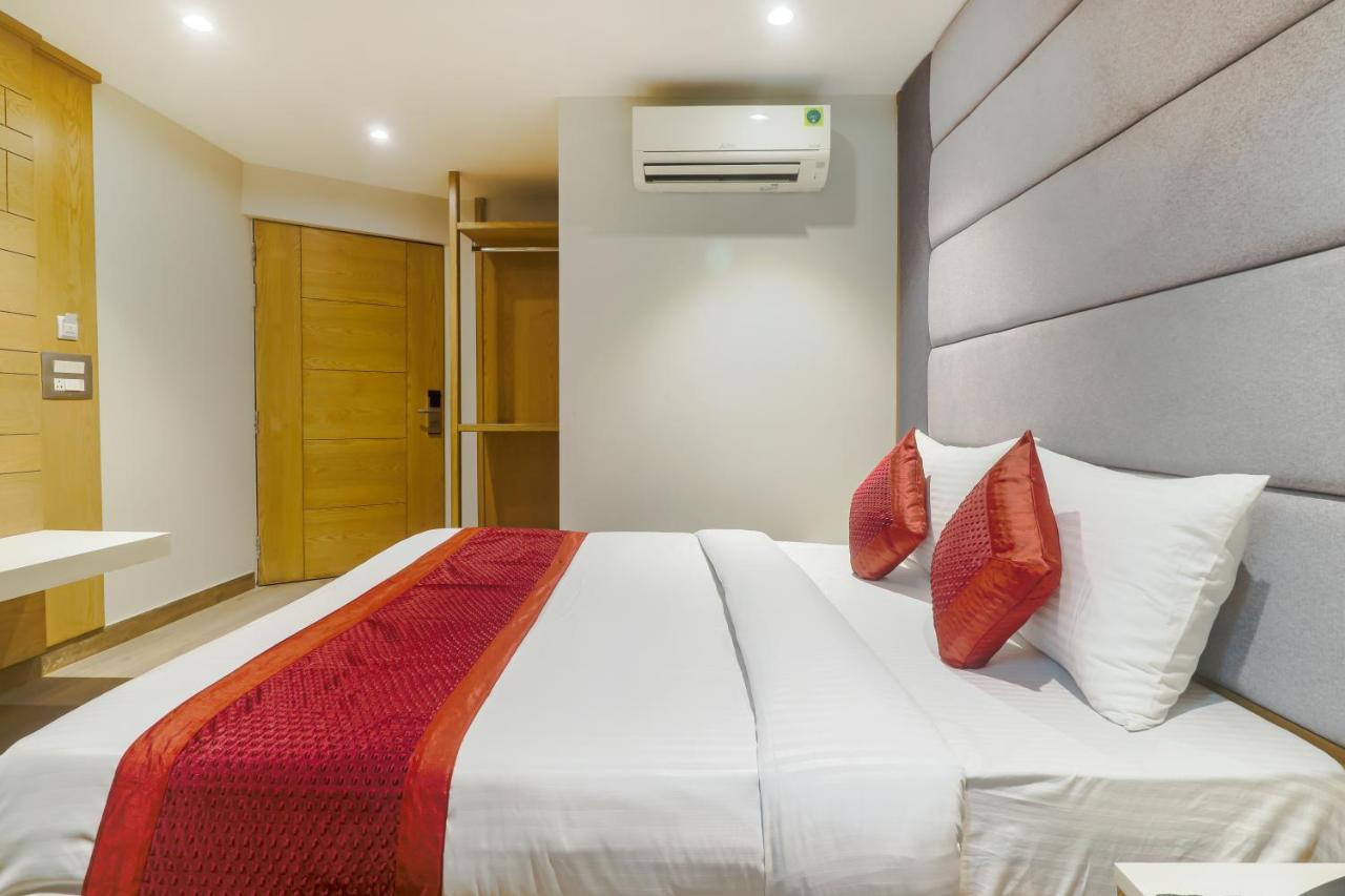 Hotel Bricks, Karol Bagh, New Delhi Buitenkant foto