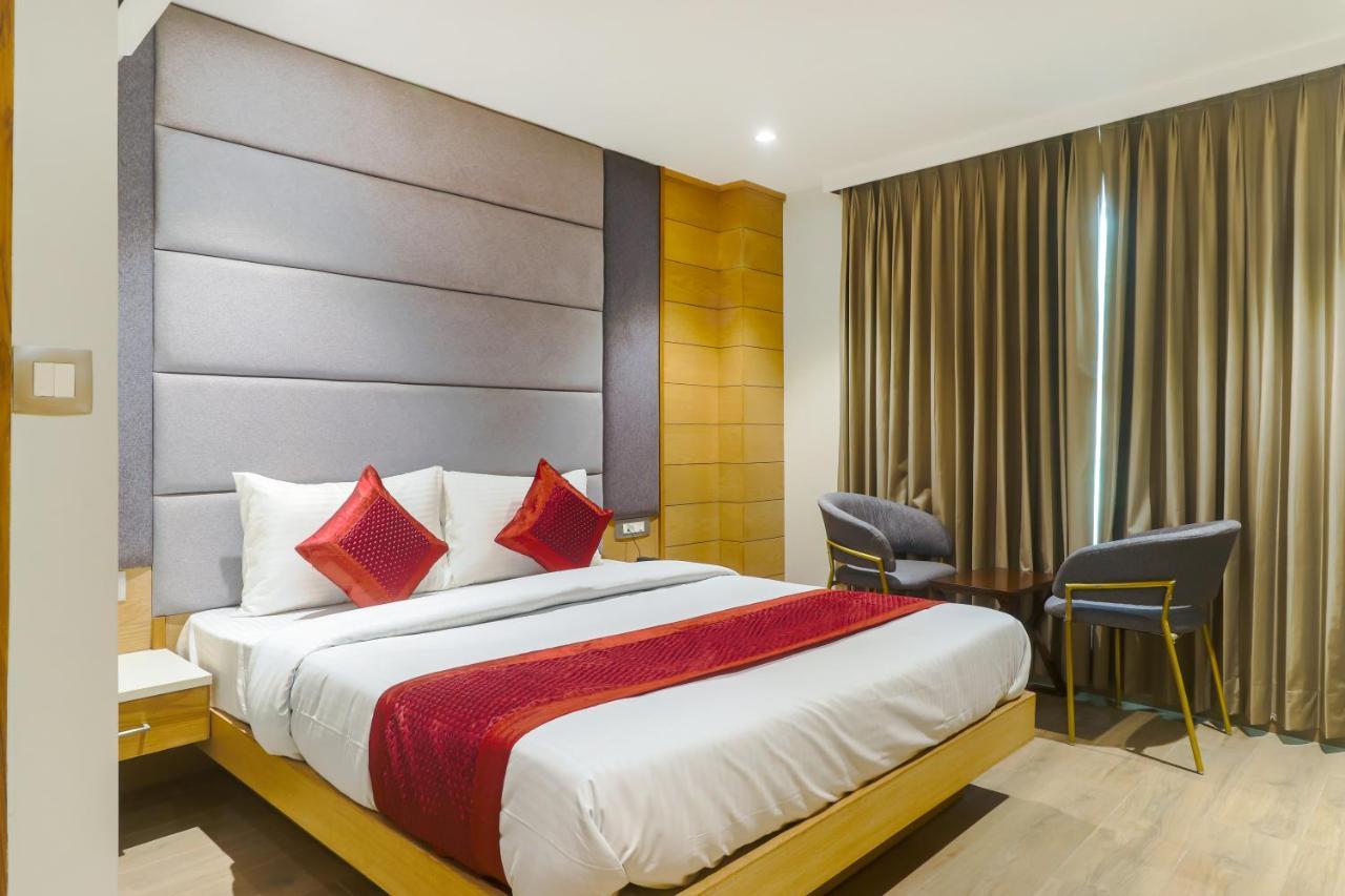 Hotel Bricks, Karol Bagh, New Delhi Buitenkant foto