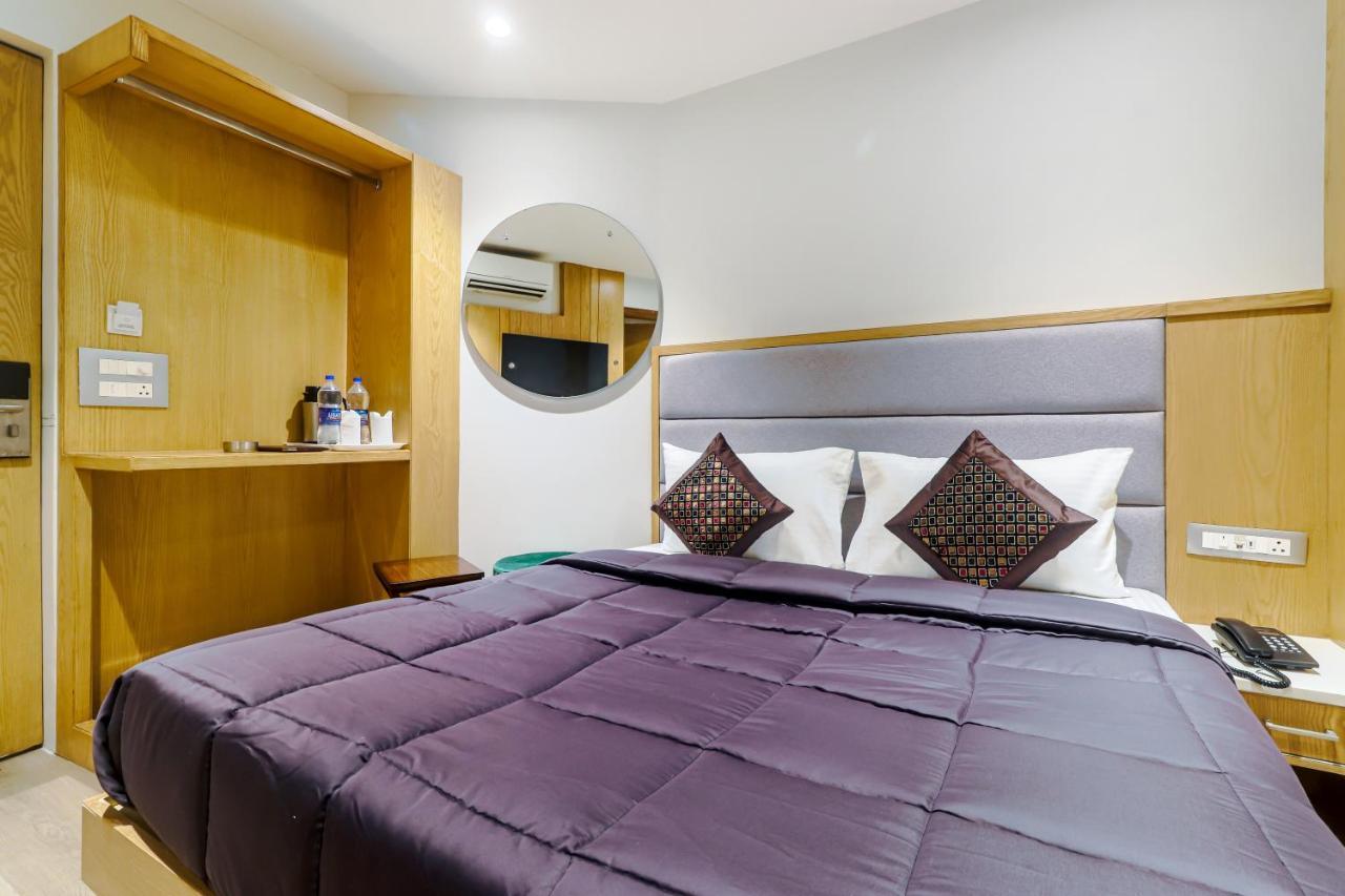 Hotel Bricks, Karol Bagh, New Delhi Buitenkant foto