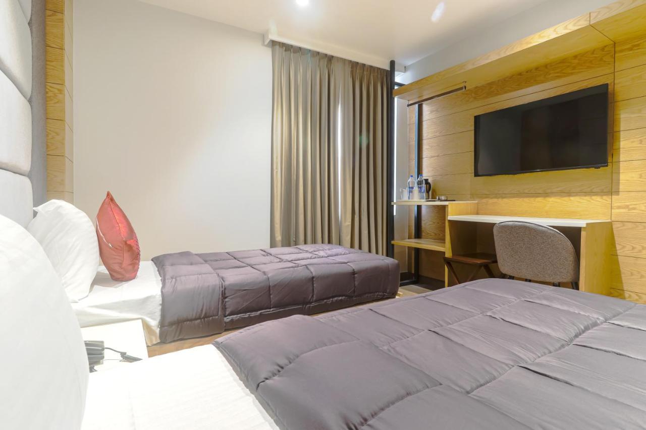 Hotel Bricks, Karol Bagh, New Delhi Buitenkant foto