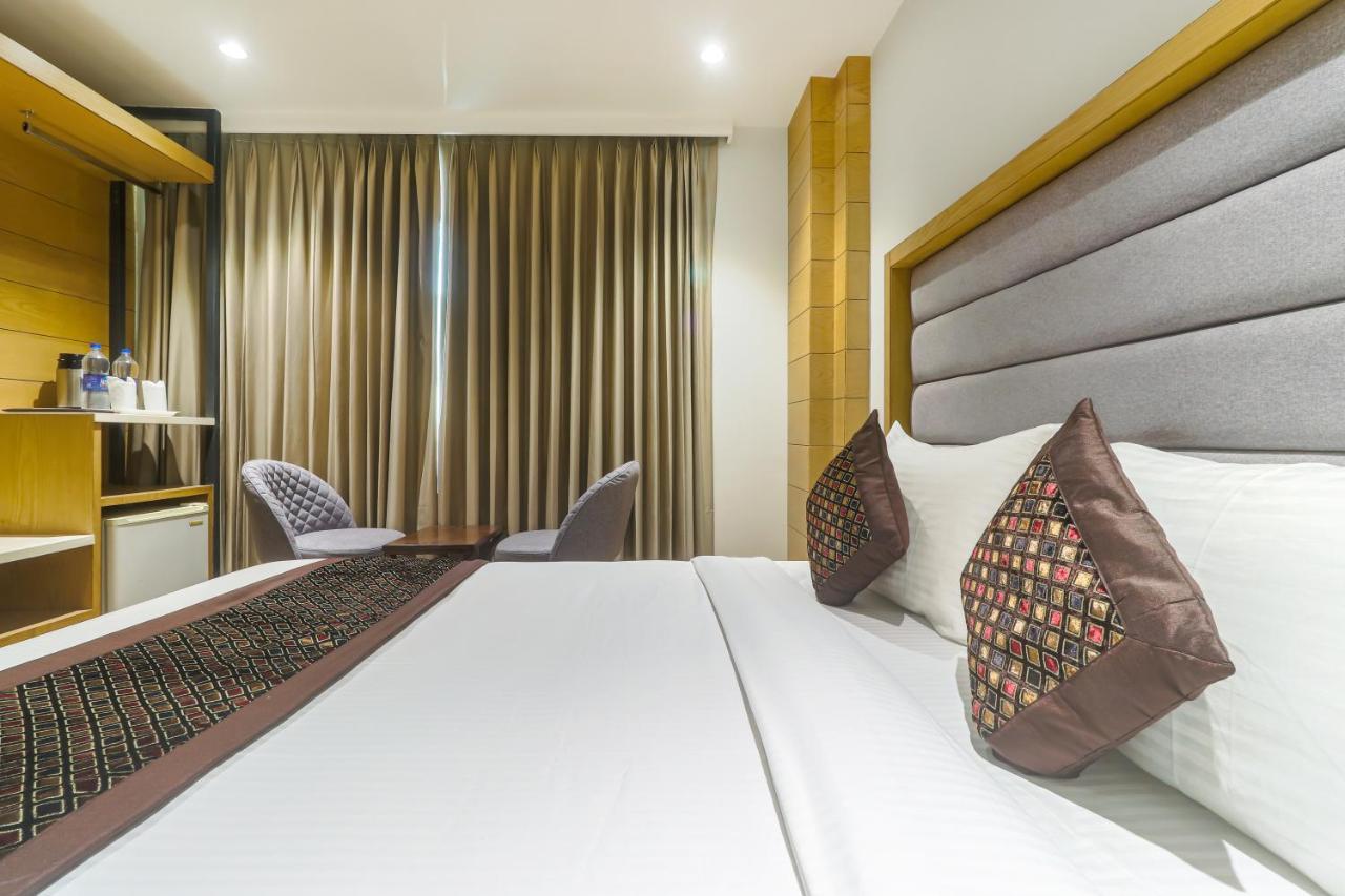 Hotel Bricks, Karol Bagh, New Delhi Buitenkant foto