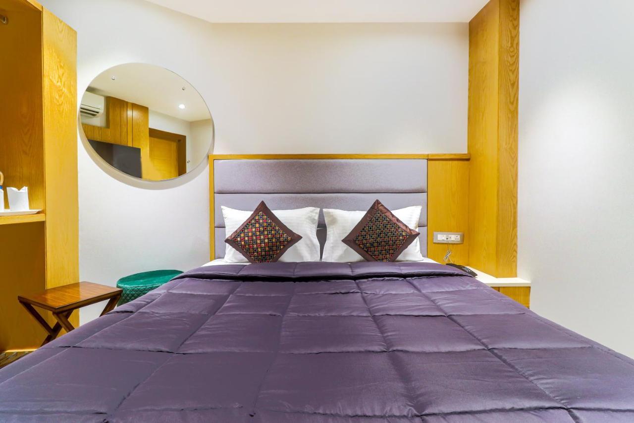 Hotel Bricks, Karol Bagh, New Delhi Buitenkant foto