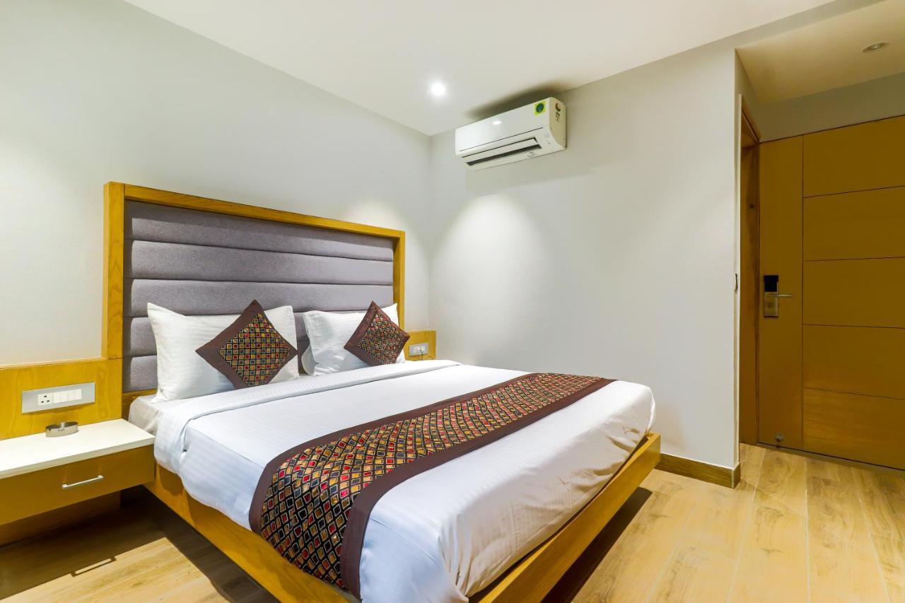 Hotel Bricks, Karol Bagh, New Delhi Buitenkant foto
